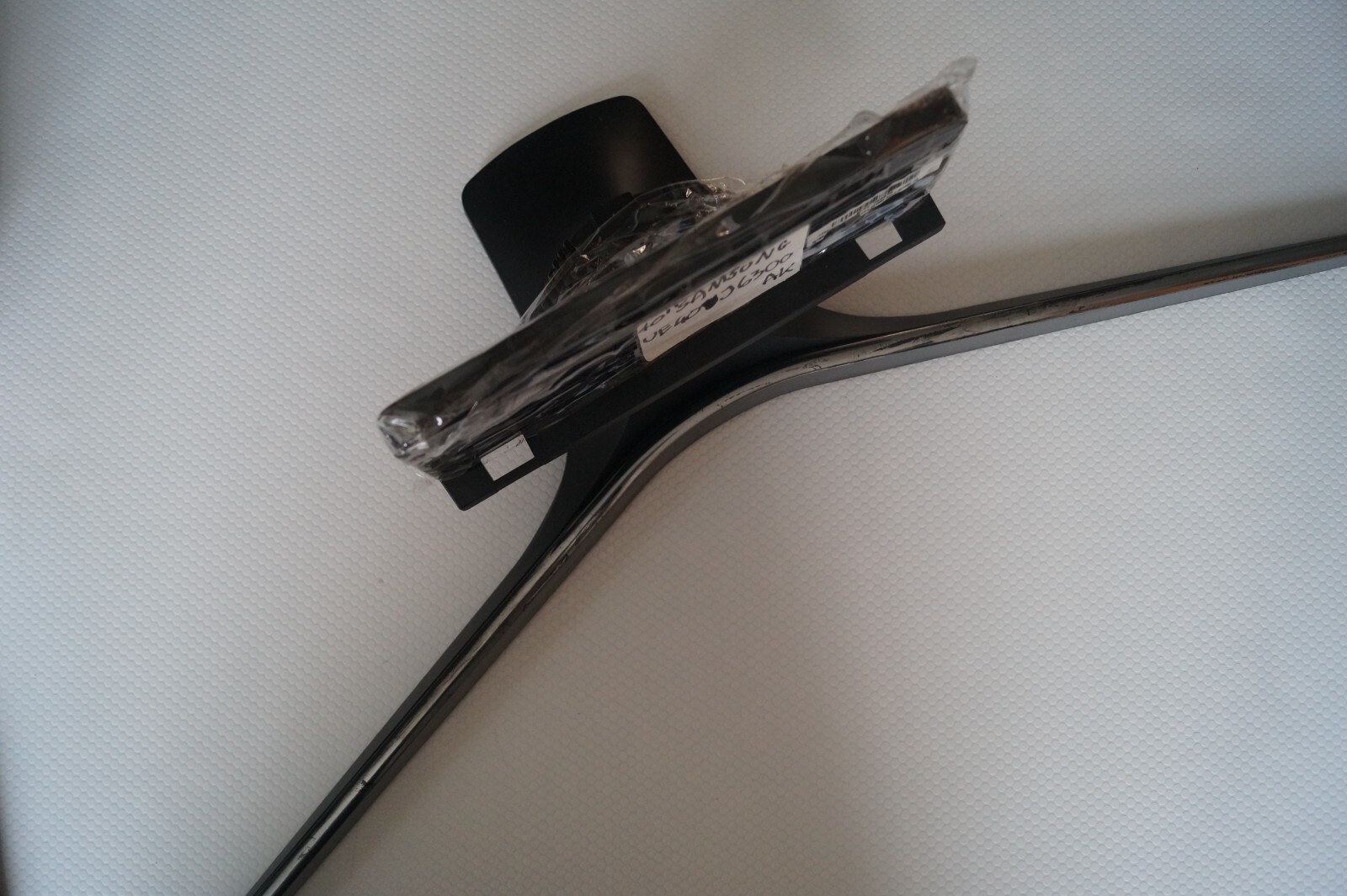 TABLETOP PEDESTAL STAND FOR 40″ SAMSUNG UE40J6300AK LCD TV WITH GENUINE SCREWS