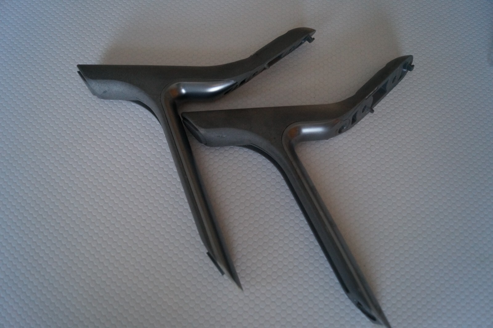 TABLETOP STAND LEGS LEFT & RIGHT FOR 42″ LG 42LB630V TV GENUINE + SCREWS