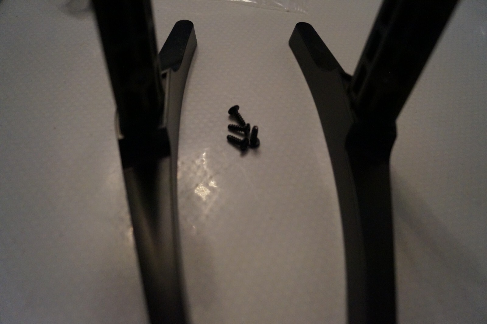 TABLETOP STAND LEGS L & R FOR 48” SAMSUNG UE48J5200AK UE48J6200AK TV + SCREWS