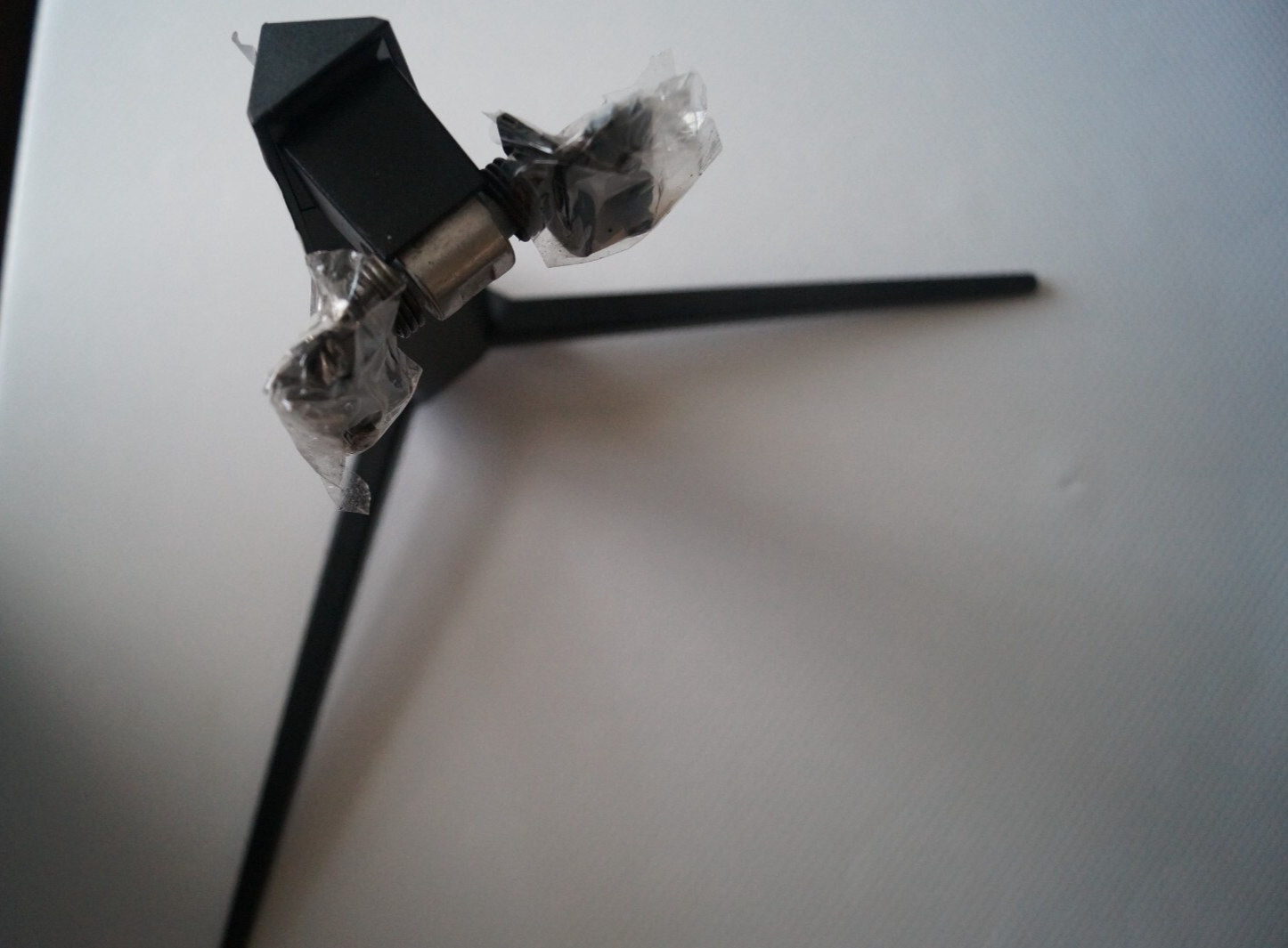 TABLETOP  STAND  FOR 24″ MSI G24C4