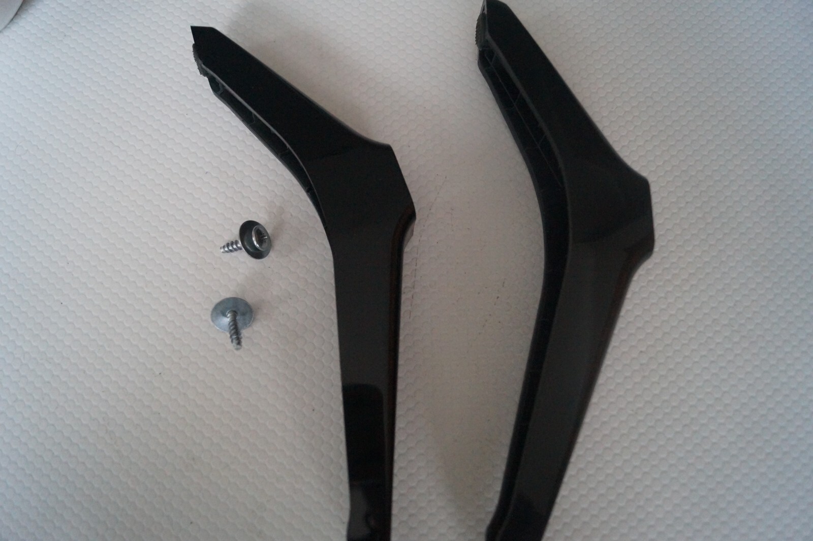 TABLETOP STAND LEGS L & R FOR 43″ DIGIHOME 43T21FHD