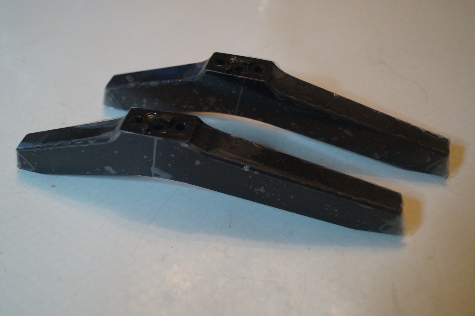 STAND 32G22B-HD/DVD LEGS LEFT AND RIGHT TABLETOP FEETS FOR 32″ TECHNIKA COMBO TV