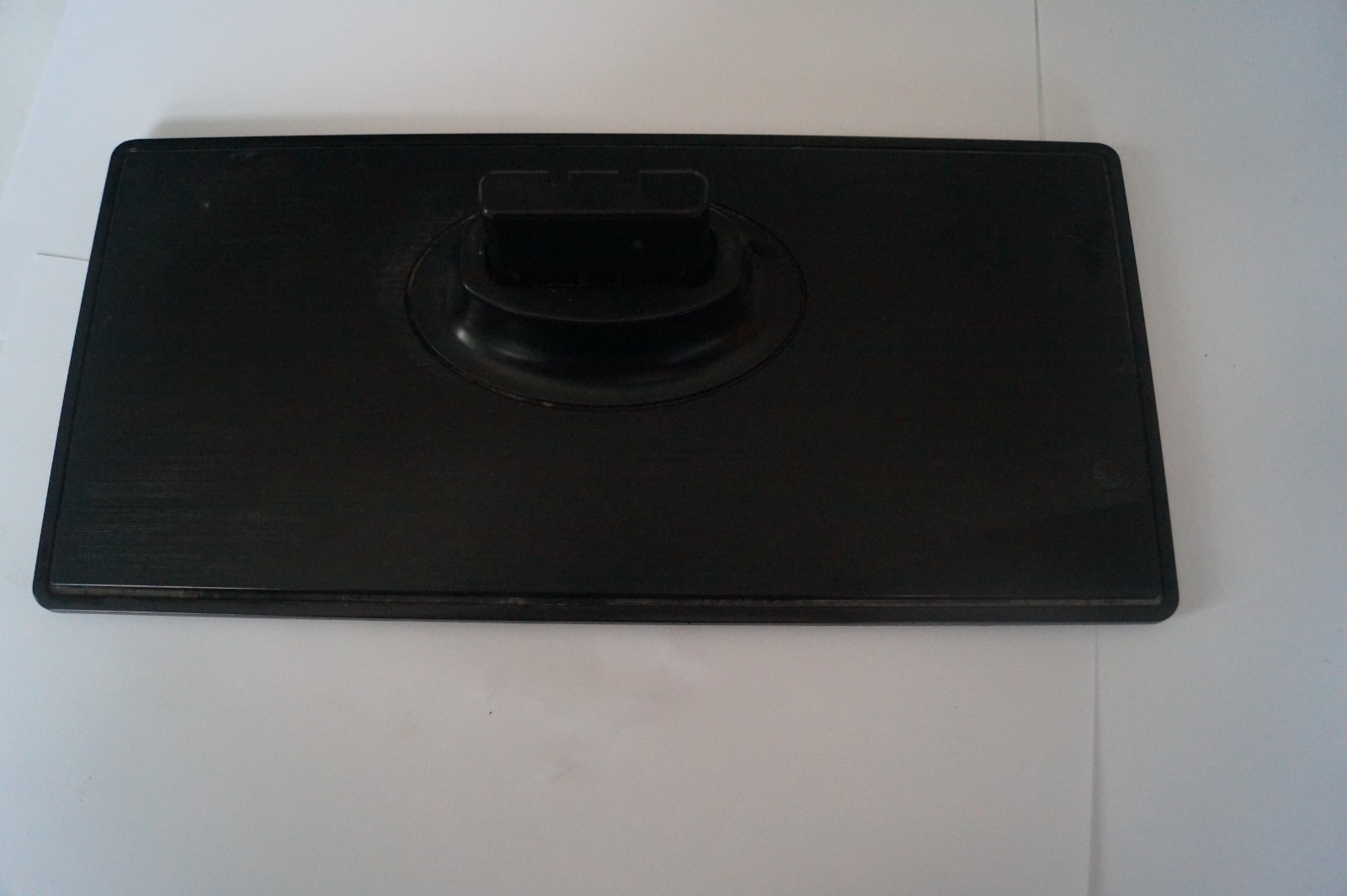 TABLETOP PEDESTAL STAND FOR 22″ BUSH LED22982DVDFHD