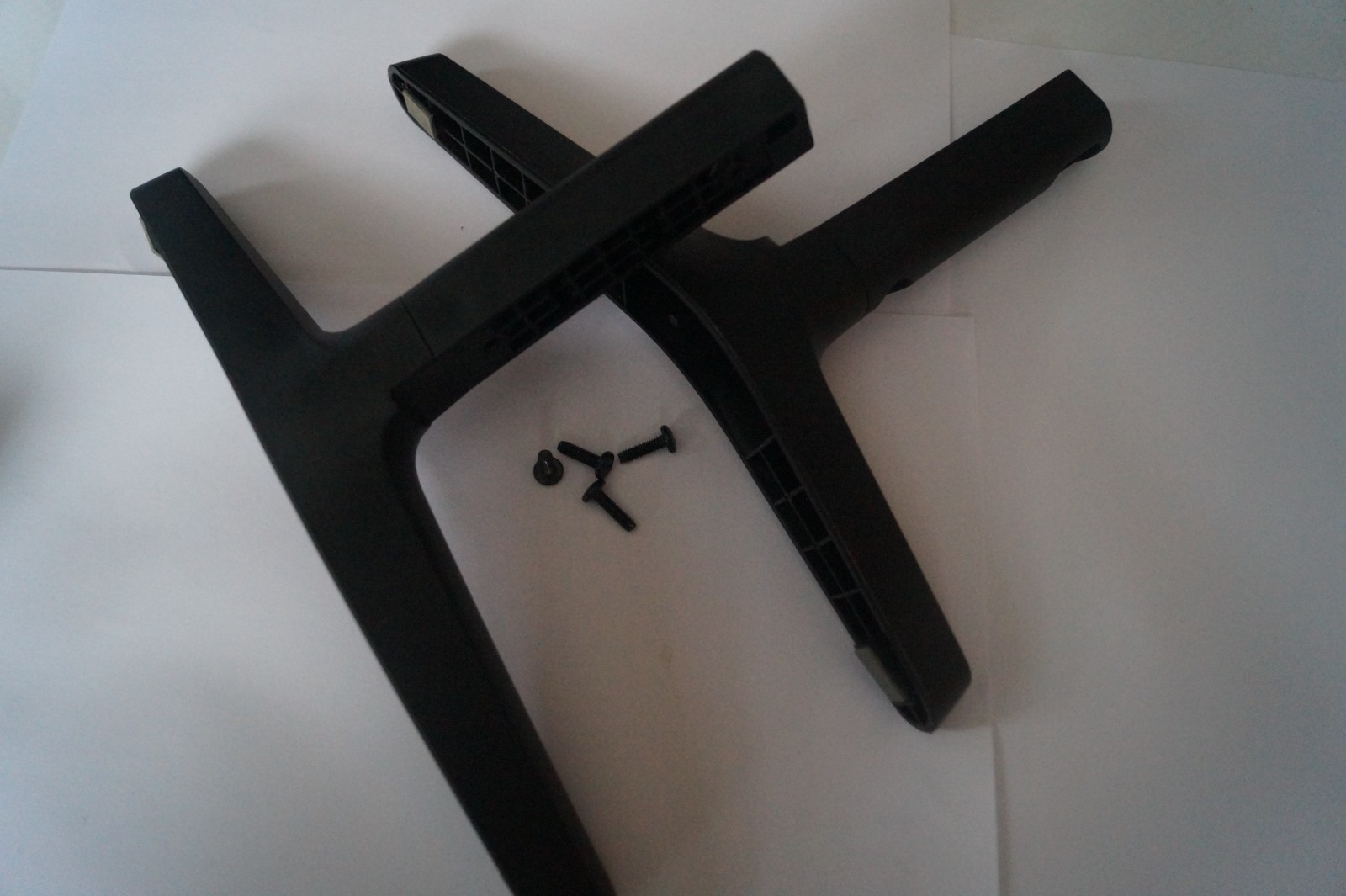 TABLETOP STAND LEGS L & R FOR 55″ SAMSUNG UE55NU7021K TV + GENUINE SCREWS