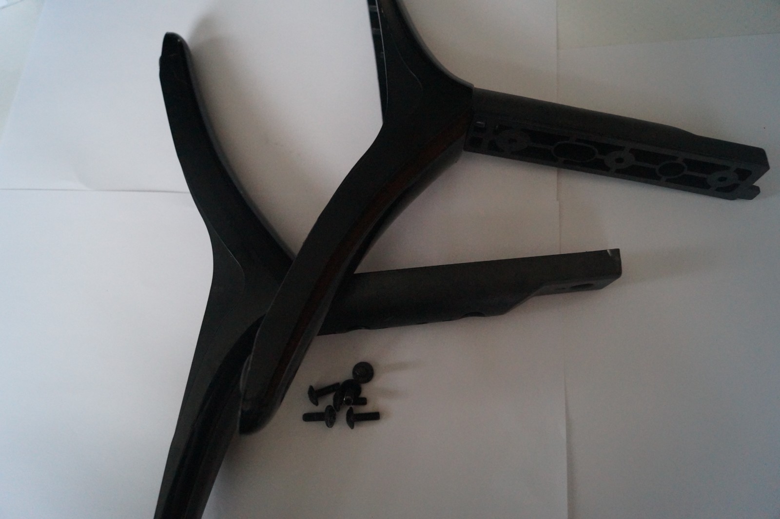 TABLETOP STAND LEGS L & R FOR 49″ POLAROID P49FP0118A LED TV ,GENUINE + SCREWS