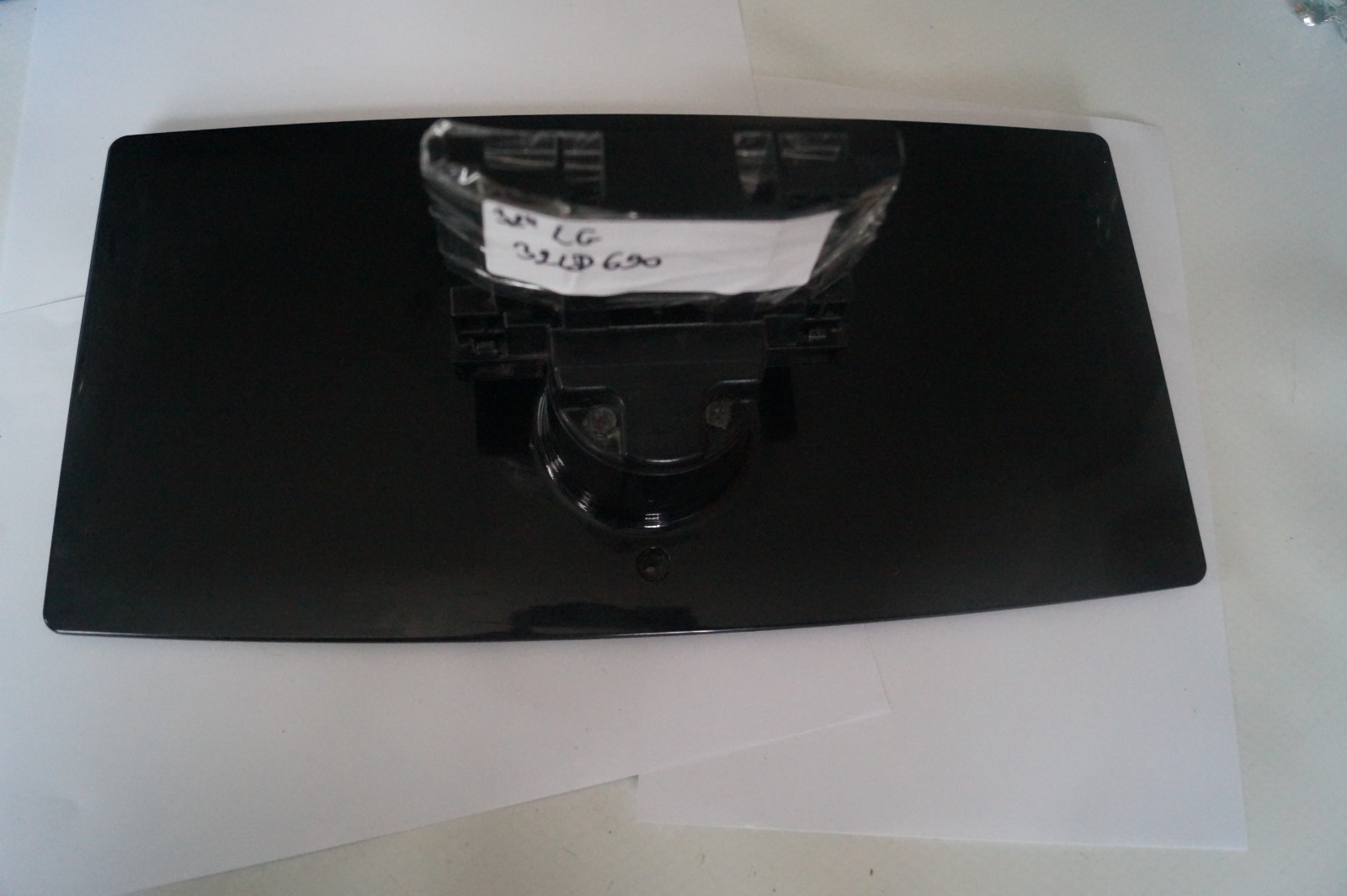 STAND FOR 32″ LG 32LD690  TV TABLETOP PEDESTAL BASE GENUINE WITH SCREWS