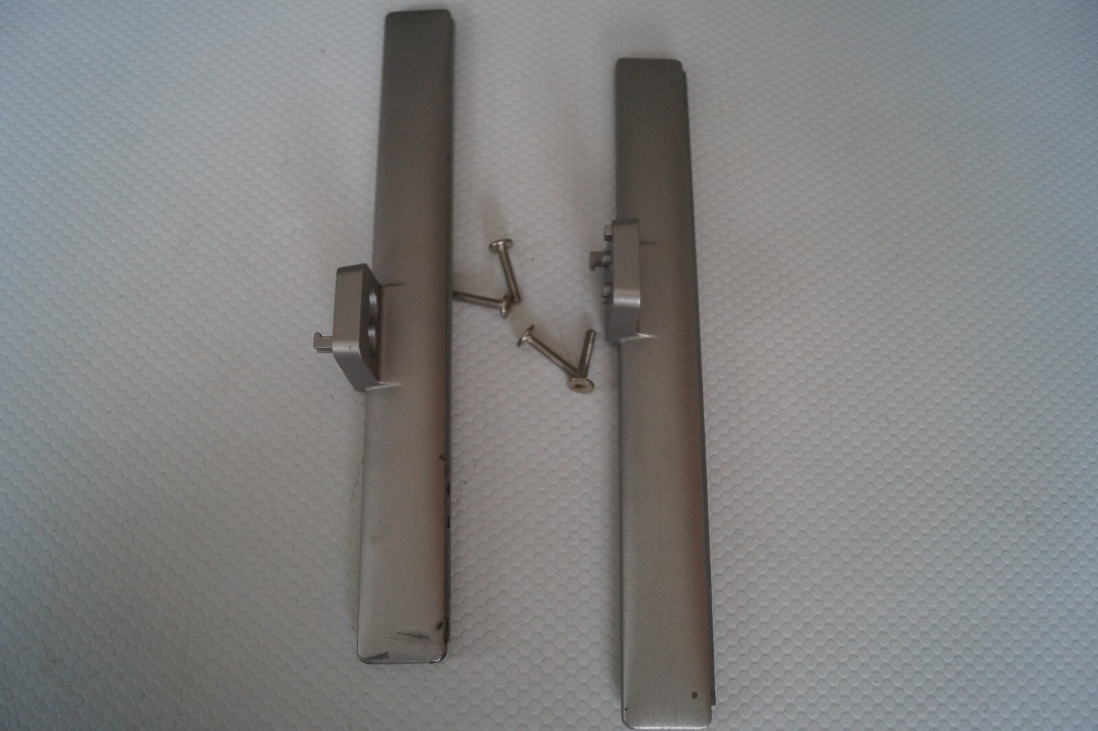 TABLETOP STAND LEGS LEFT & RIGHT FOR 58″ PHILIPS 58PUS7555/12