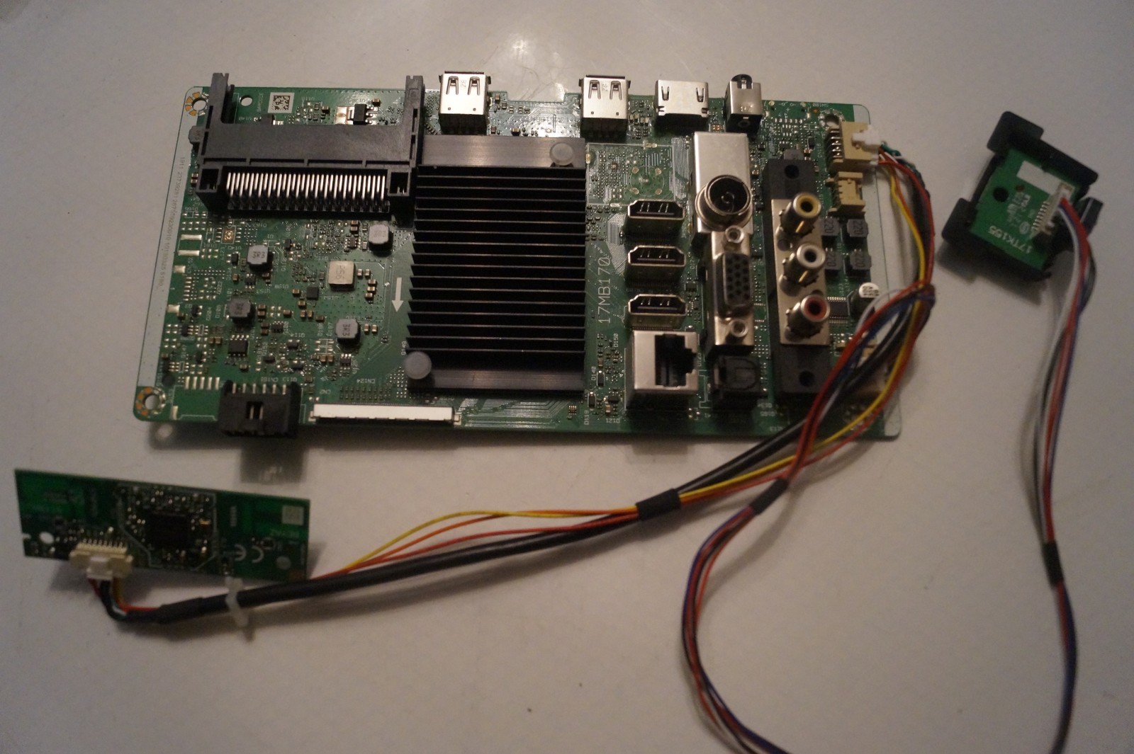MAIN BOARD 17MB170 23739281 43″ HITACHI 43HAK6150U H , VES430QNDB-N2-N42