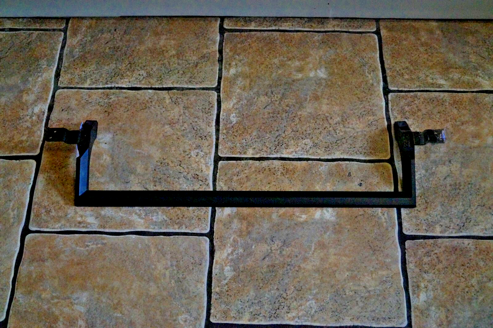 STAND H43B7300UK TABLETOP GENUINE BASE FOR 43″ HISENSE LED TV + GENUINE SCREWS