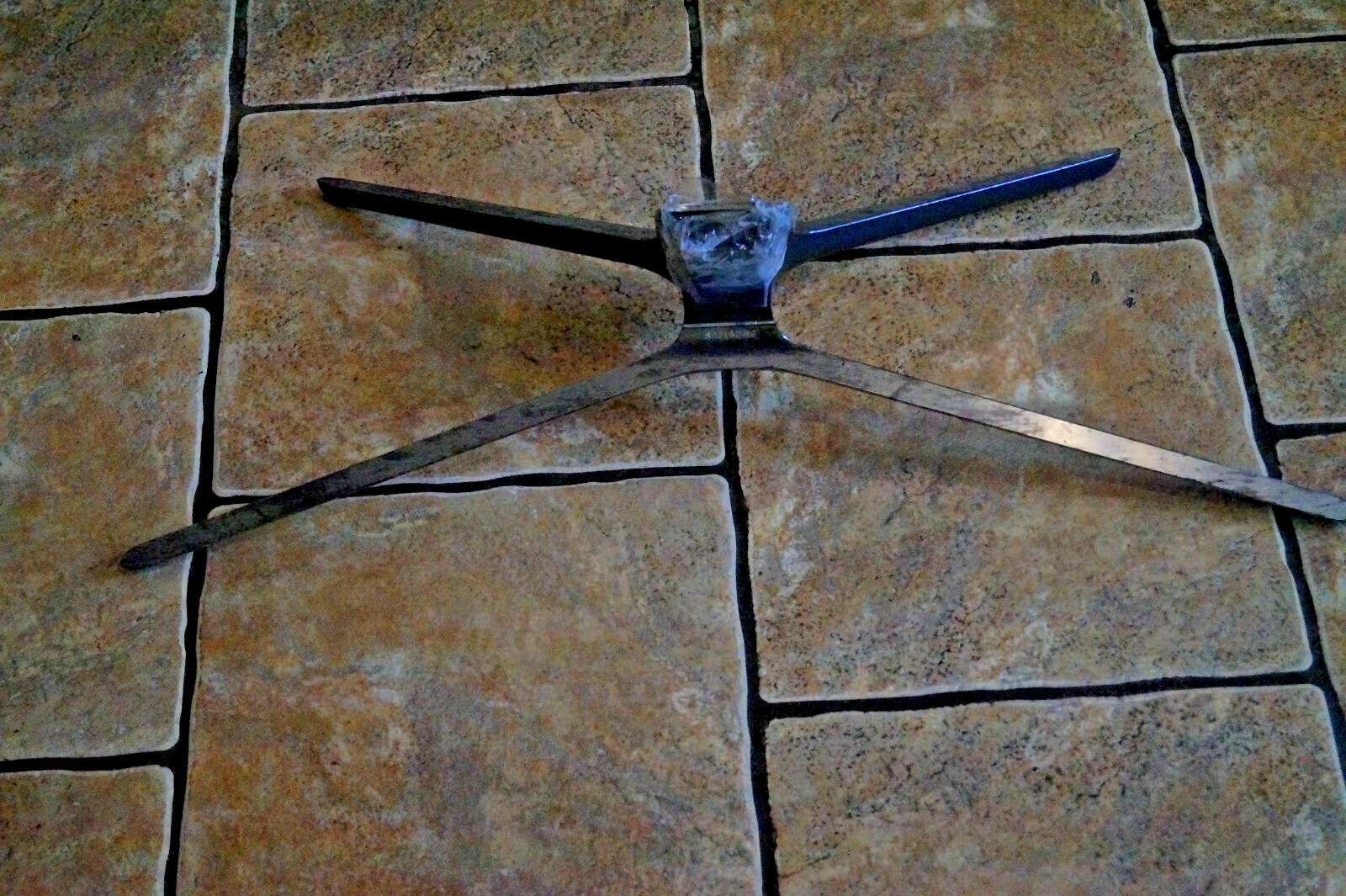 STAND UE49K6300AK TABLETOP GENUINE BASE FOR 49″ SAMSUNG LED TV + GENUINE SCREWS