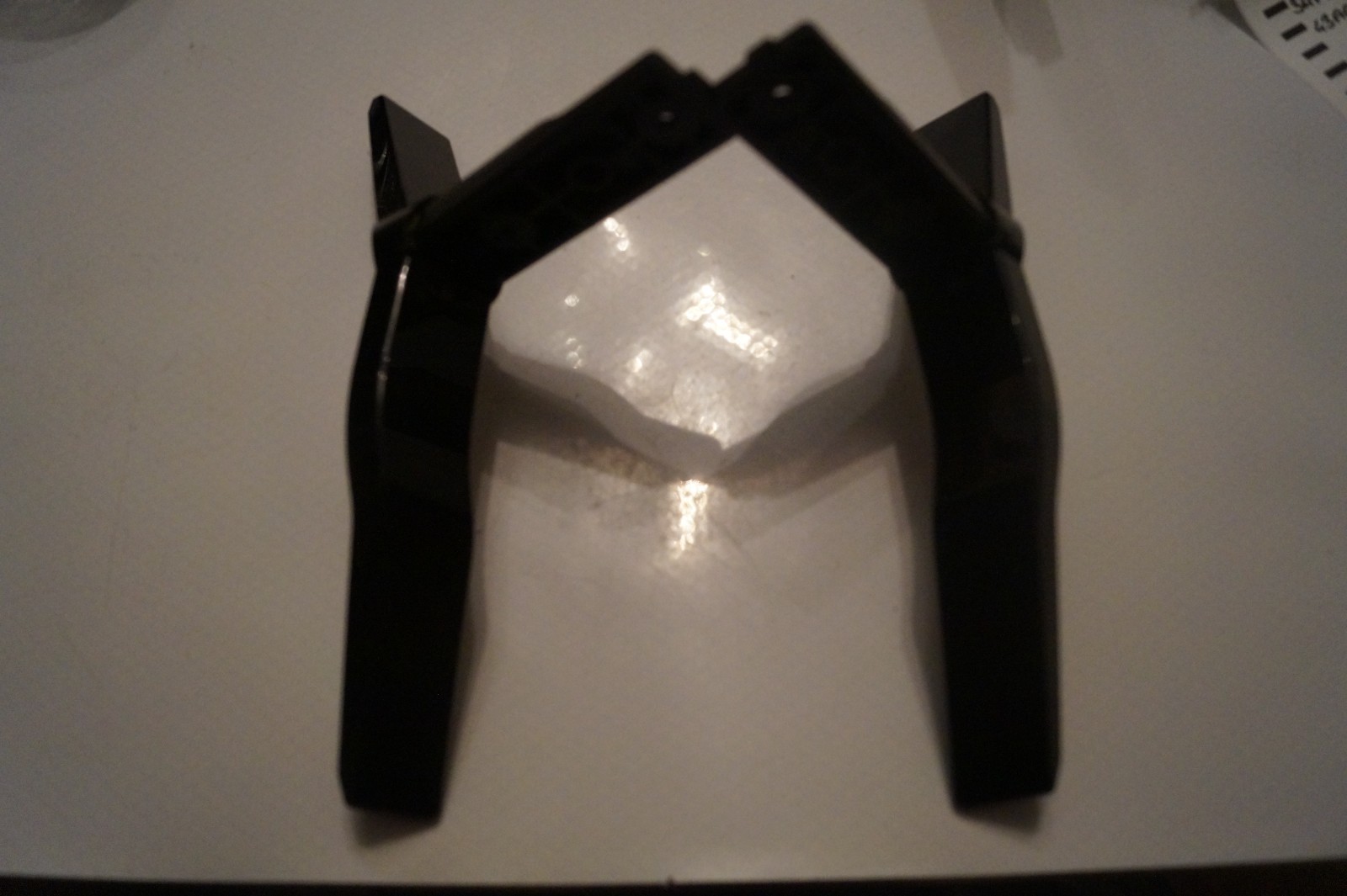 STAND 32WL2A63DB LEGS LEFT & RIGHT FEETS FOR 32″ TOSHIBA TV GENUINE + SCREWS