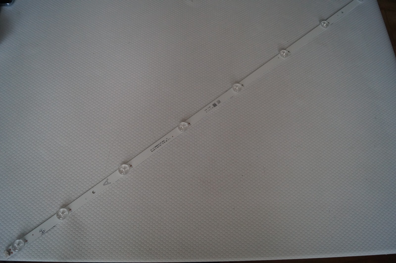 BACK LIGHT RF-CF700002AF30-0801 A1 LED STRIP A TYPE FOR 70″ VES700QNTT-02-Z02