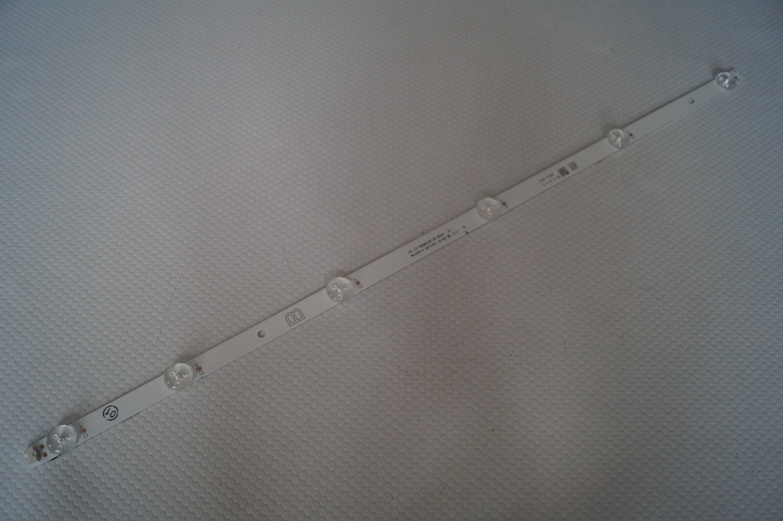 BACK LIGHT RF-CF700002BF30-0601 A1 LED STRIP B TYPE FOR 70″ VES700QNTT-02-Z02