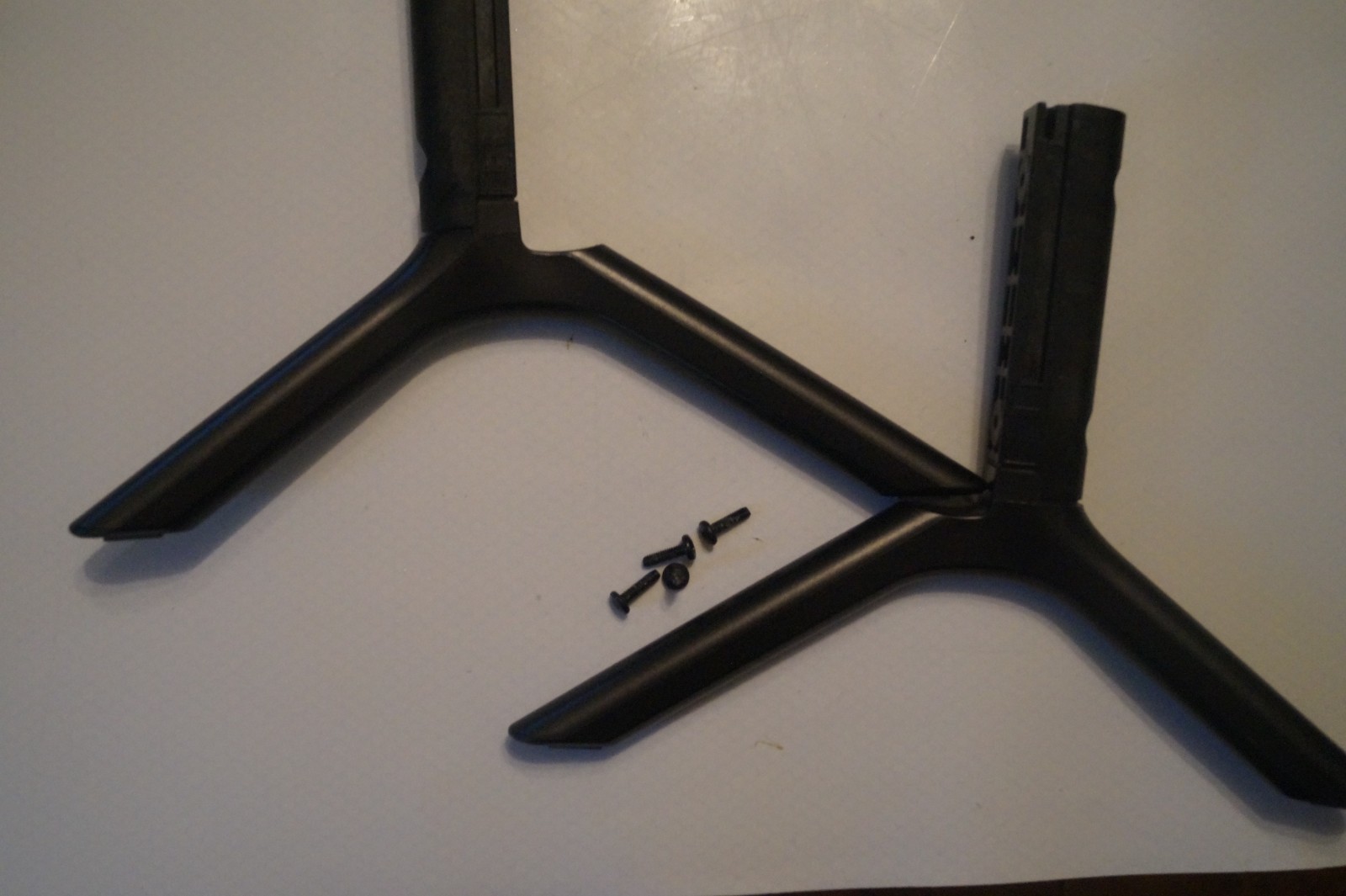 TABLETOP STAND LEGS LEFT & RIGHT FOR 49″ SAMSUNG UE49NU7100K TV GENUINE + SCREWS