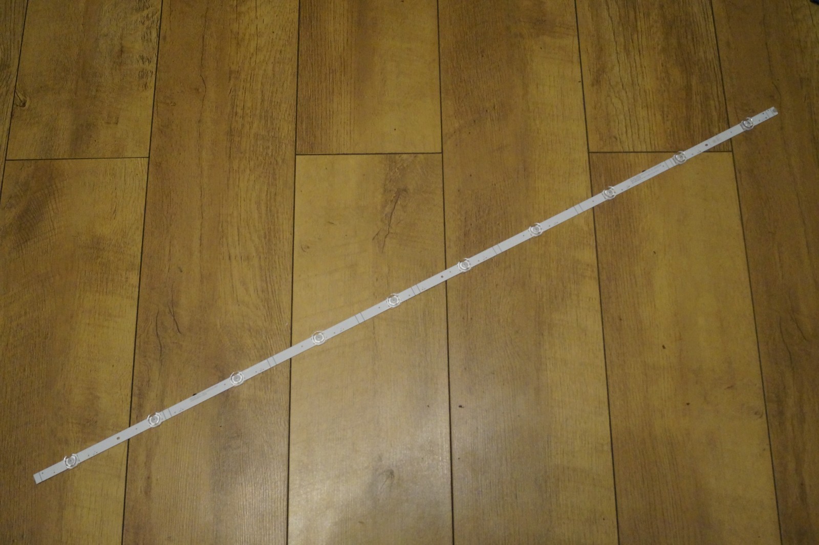 LED BACKLIGHT STRIP HISENSE 55A6BGTUK 55″ TV HD550Y1U72-T0L2+2021031901 SINGLE