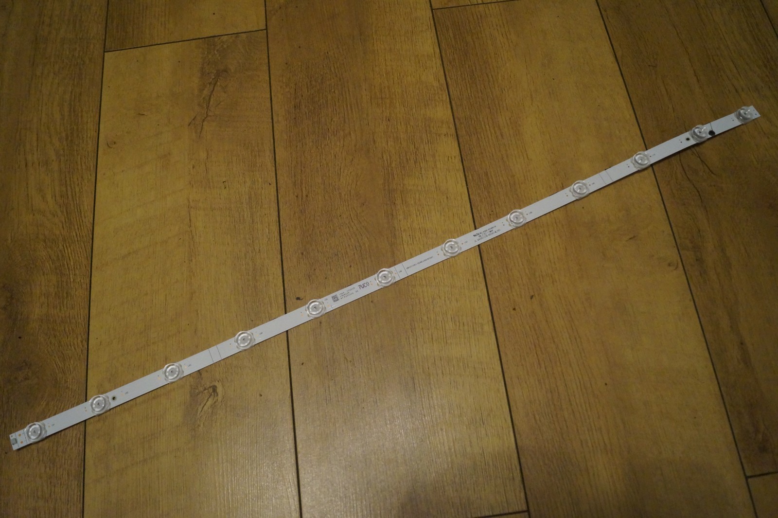 BACKLIGHT HISENSE 43E7HQTUK JL.D430C1330-003AS-M_V01 LED SINGLE STRIP