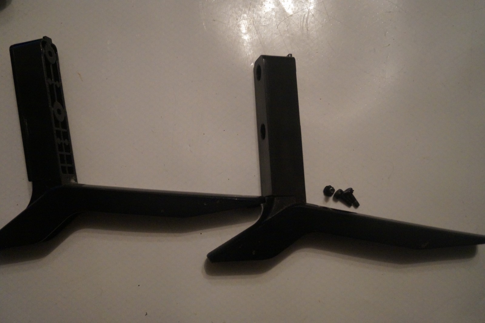 TABLETOP STAND LEGS L & R FOR 43″ LG 43UH603V LED TV, GENUINE + SCREWS