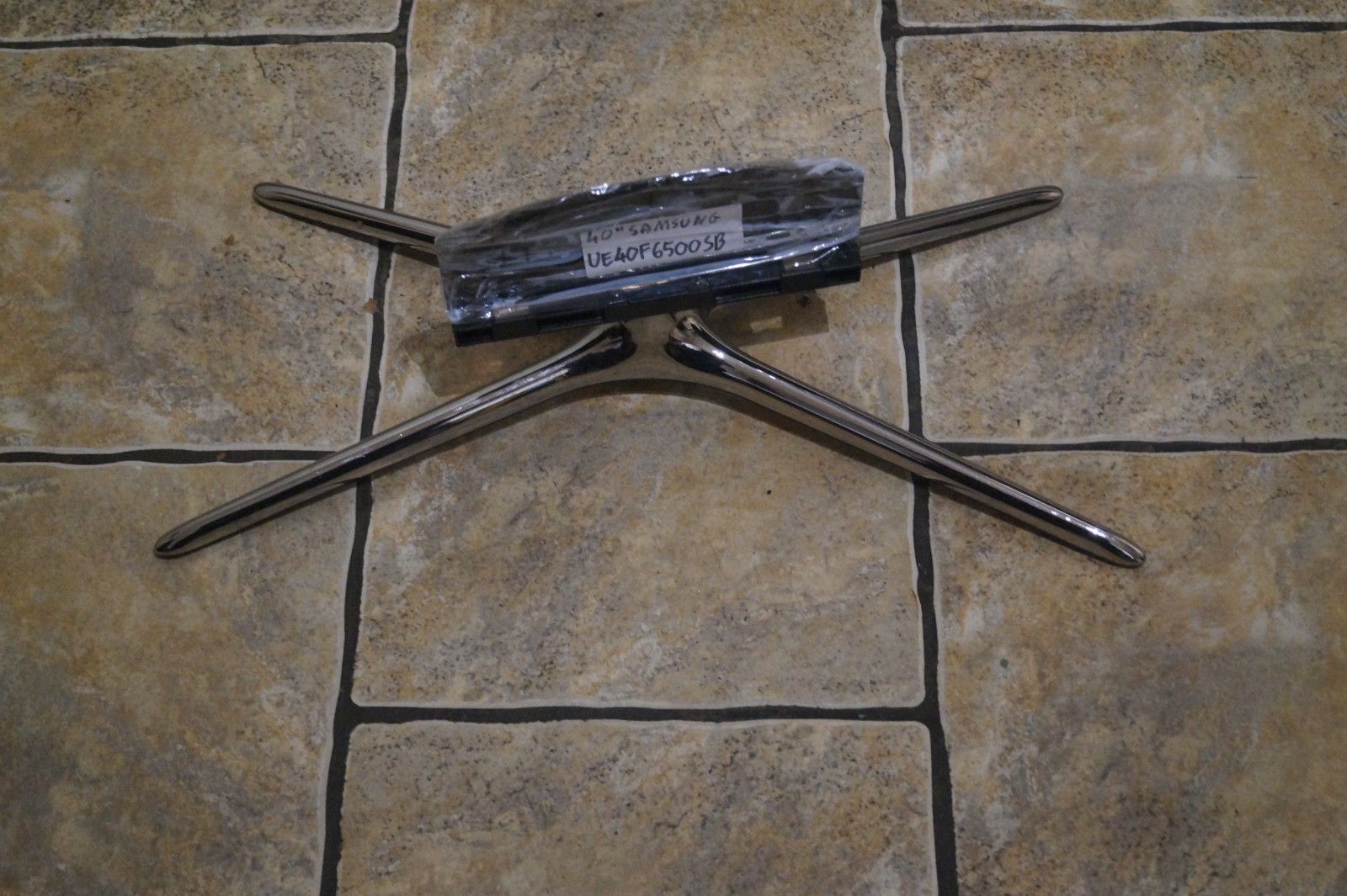 STAND UE40F6500SB FOR 40″ SAMSUNG TV TABLETOP PEDESTAL BASE GENUINE + SCREWS