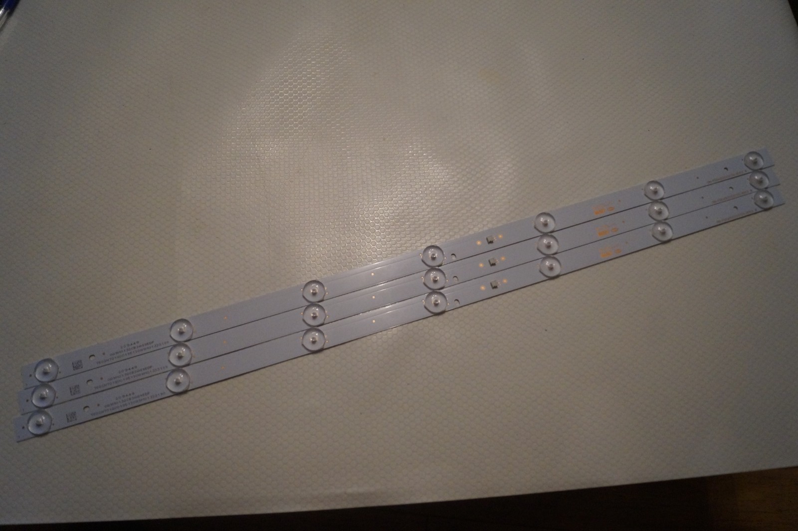 SHARP 32BC0KO BACK LIGHT SET CRH-P32CA3535T030751U-REV1.0 W 32″ TV LQ315T3HC5U