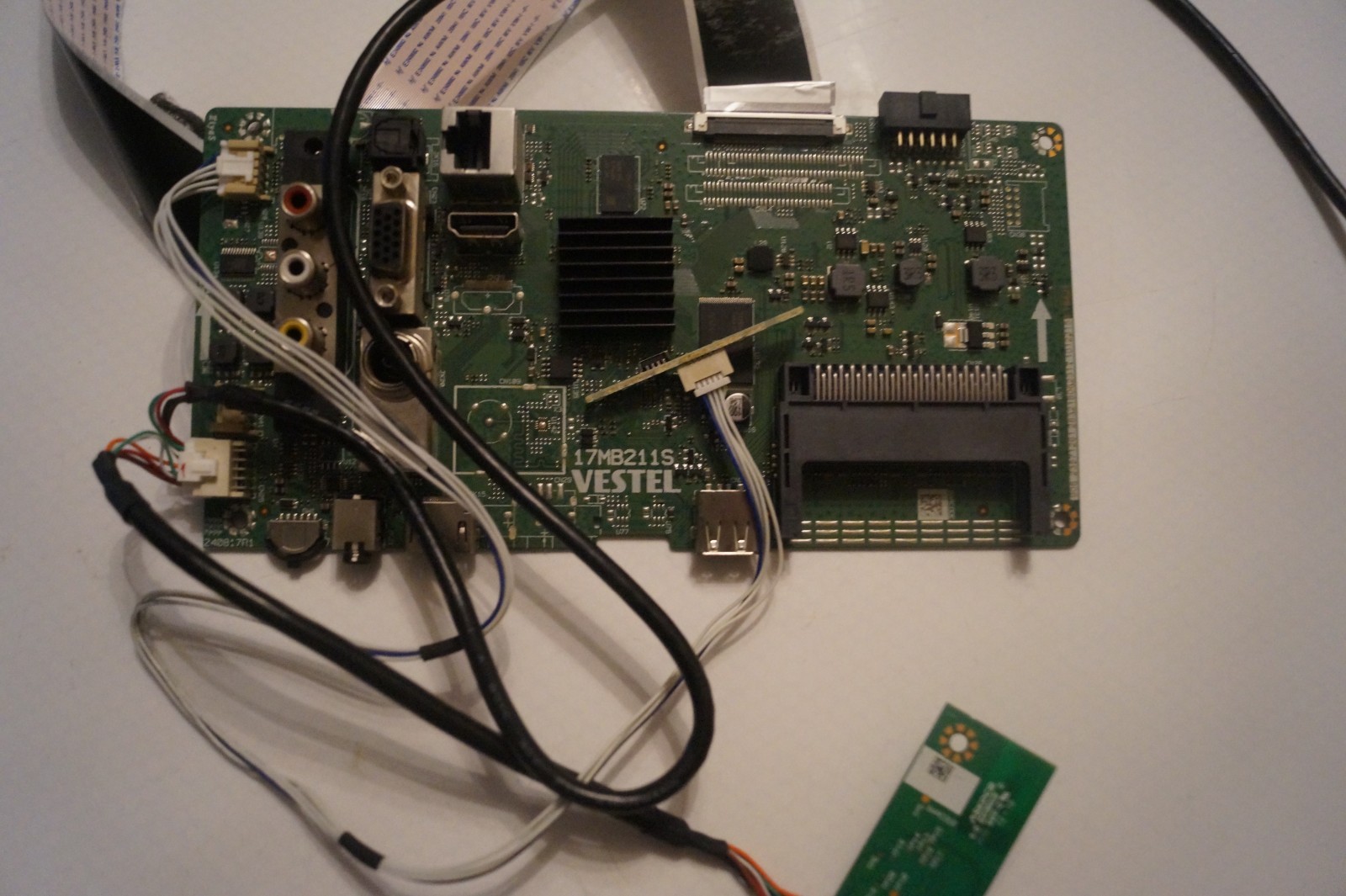 MAIN BOARD 23571261 17MB211S FOR 32″ POLAROID P32FPA0119A