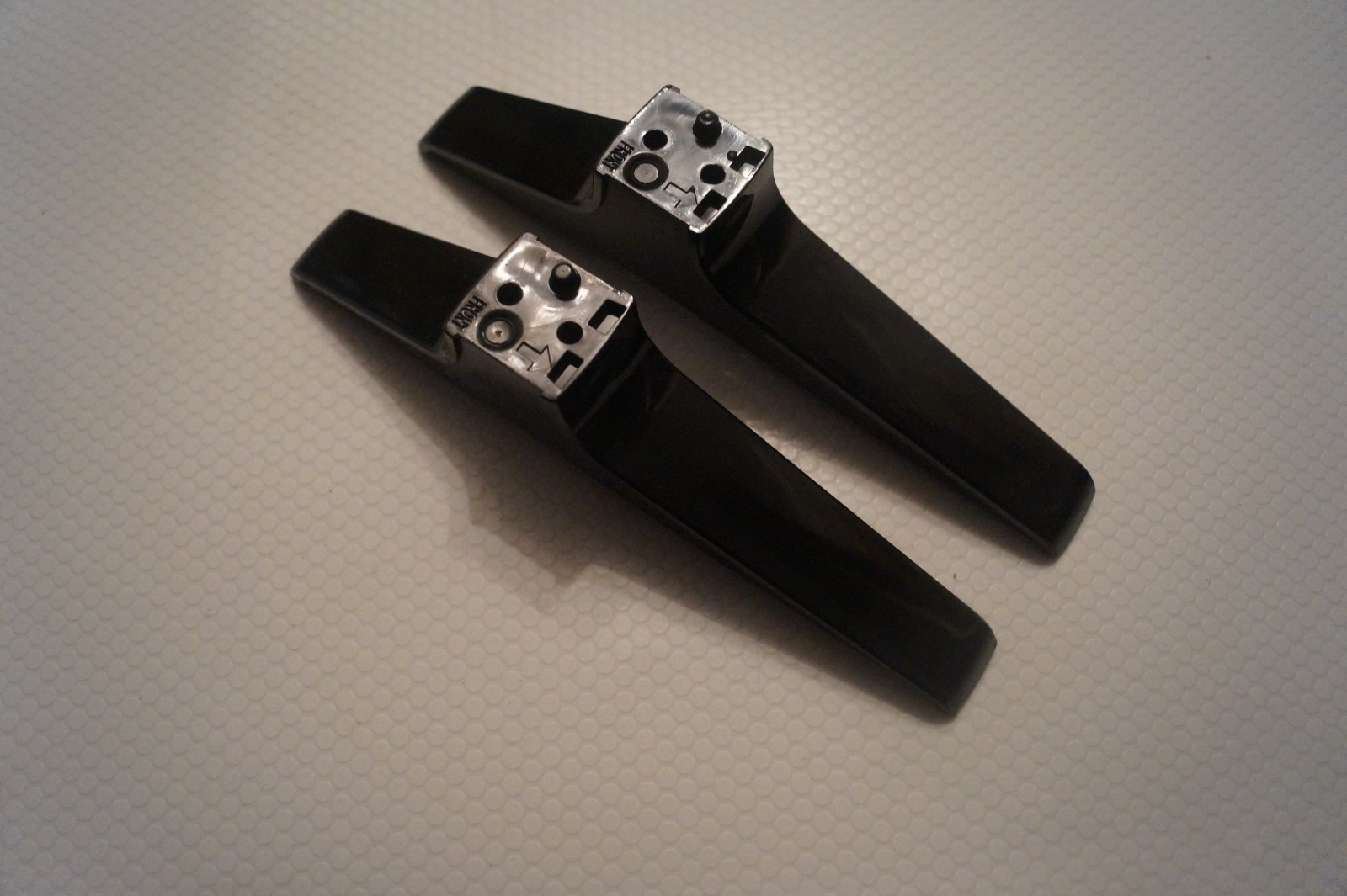 STAND SHARP 32BC0KO LEGS LEFT AND RIGHT SUPPORT FOR 32″ TV WITH GENUINE SCREWS