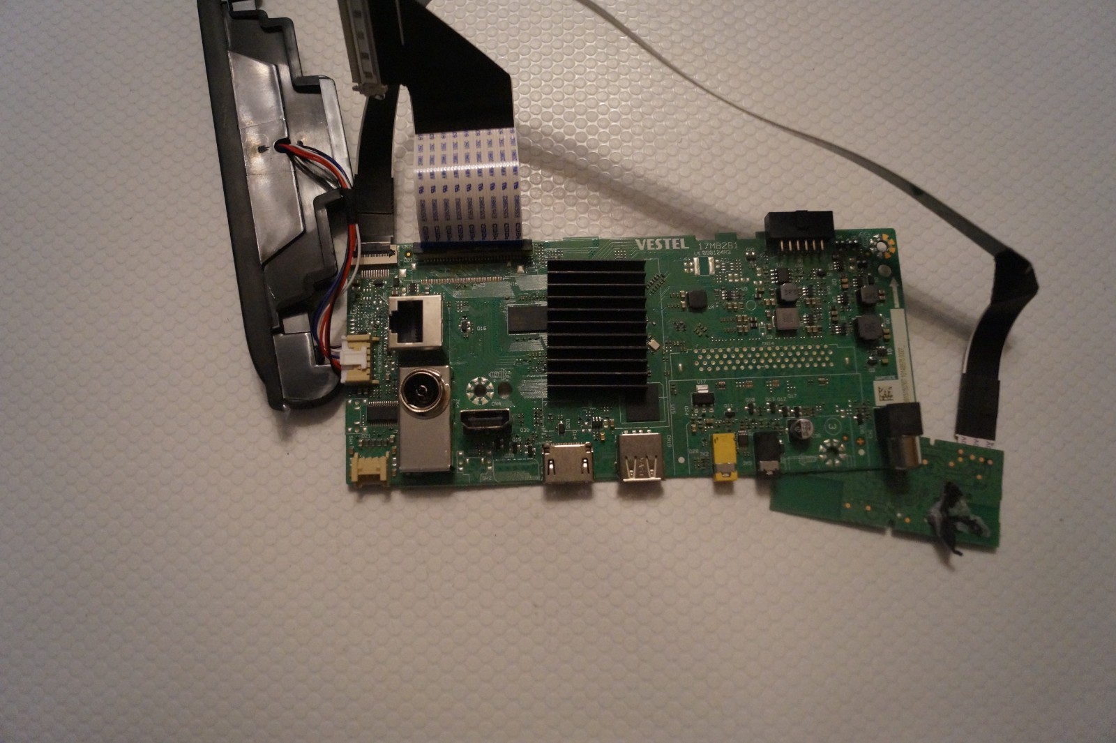 MAIN BOARD 17MB281 FOR 32″ TOSHIBA 32WV2553DB TV