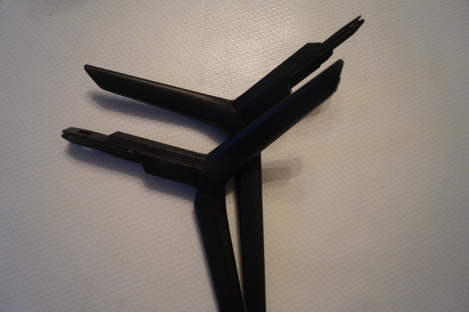 TABLETOP STAND LEGS L & R FOR 50″ SAMSUNG QE50Q80TAU tv