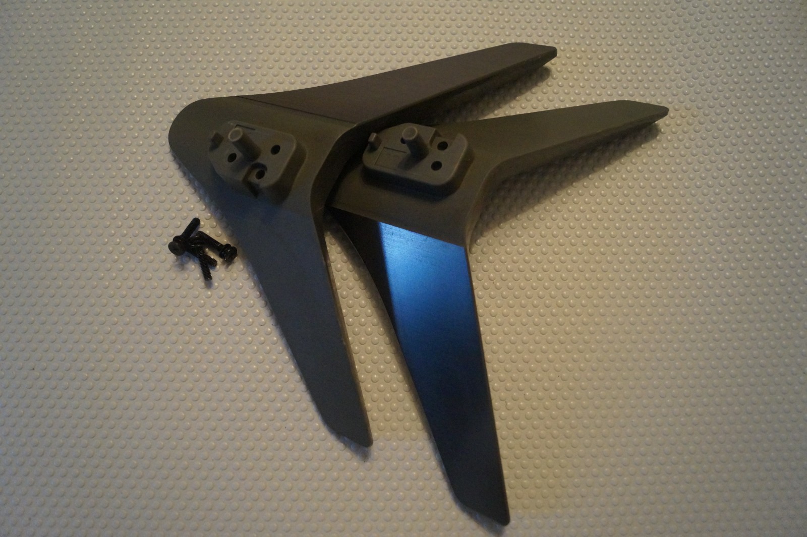 TABLETOP STAND LEGS L & R FOR 55″ LG 55UH650V