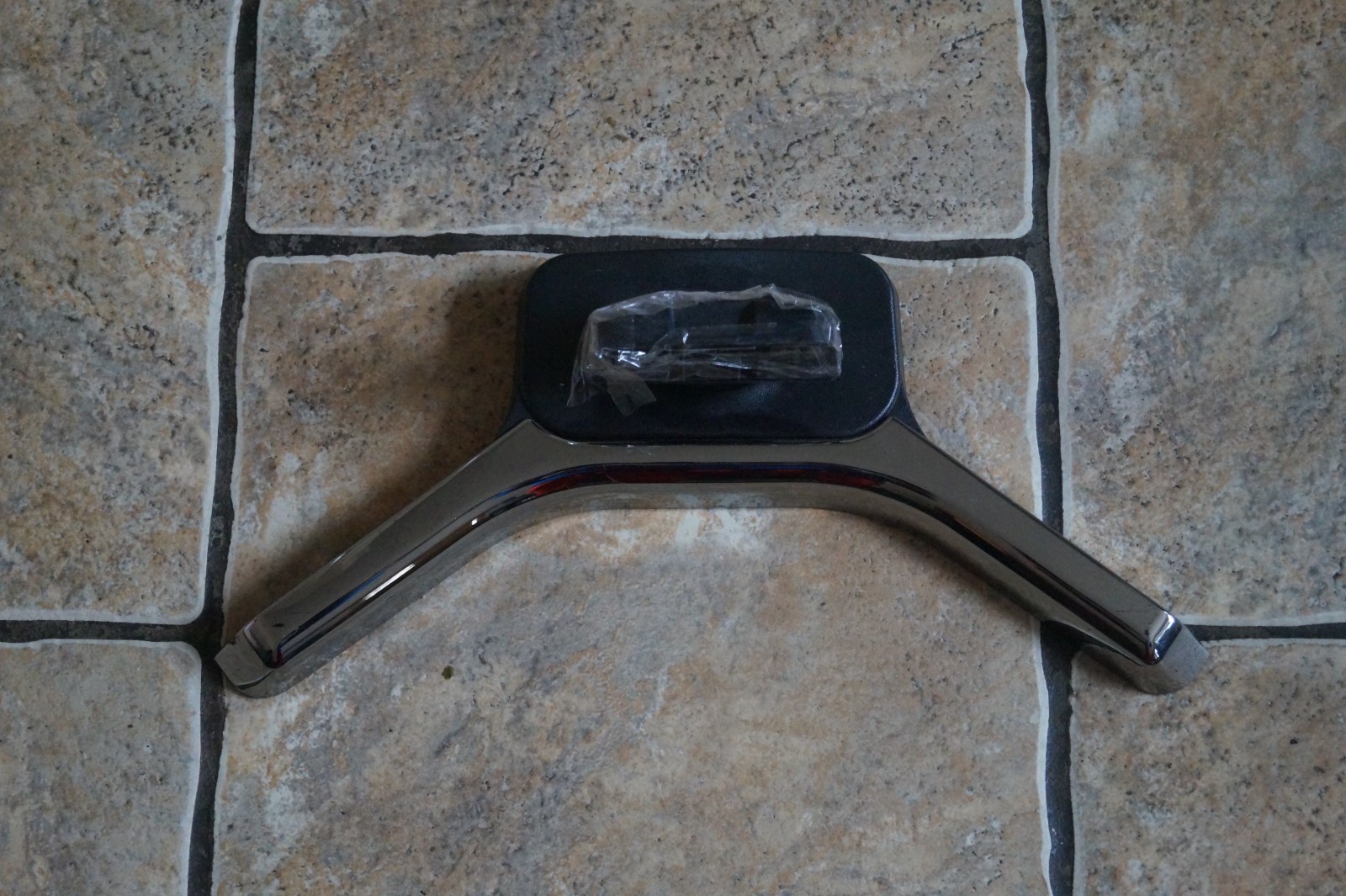 LT-32C790(A) TABLETOP PEDESTAL STAND BASE FOR 32″ JVC TV + GENUINE SCREWS